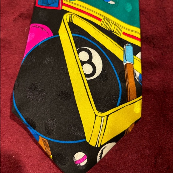 Addiction, pool table tie - Picture 2 of 4